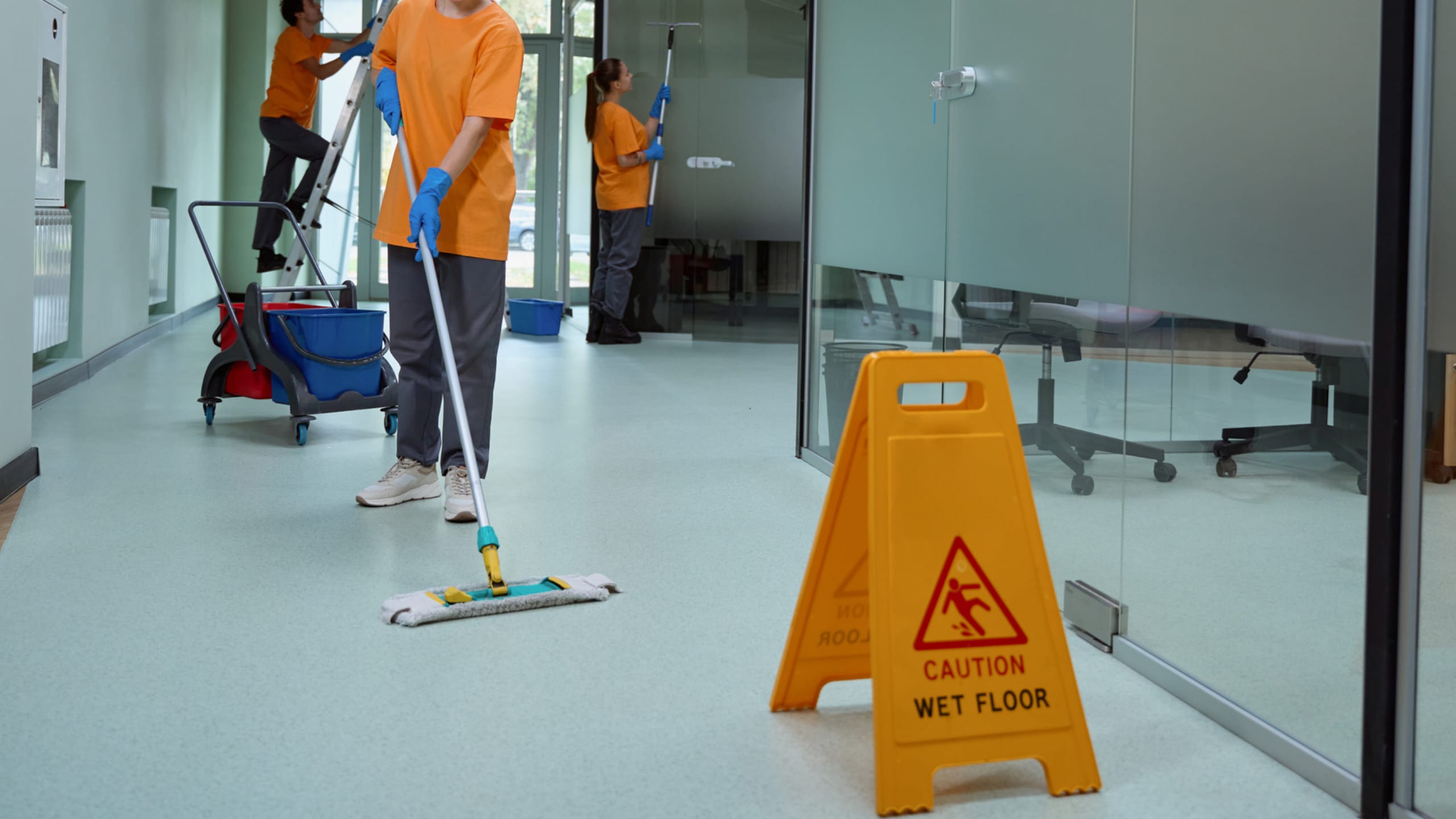 The Advantages and Disadvantages of Outsourcing Your Commercial Cleaning Needs